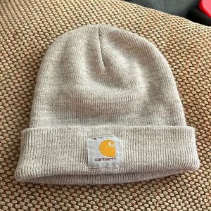 Light gray Carhartt beanie